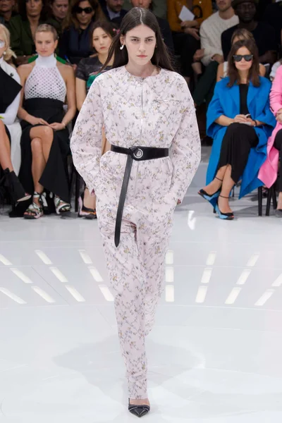 Look 15